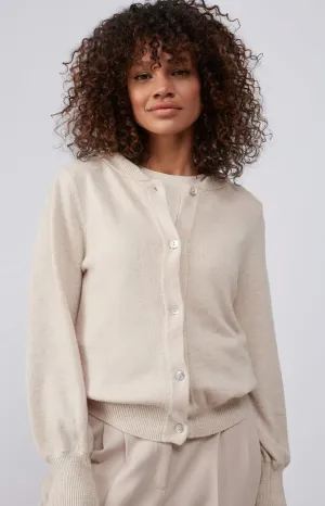 High waist trousers with pleated details and side pockets
