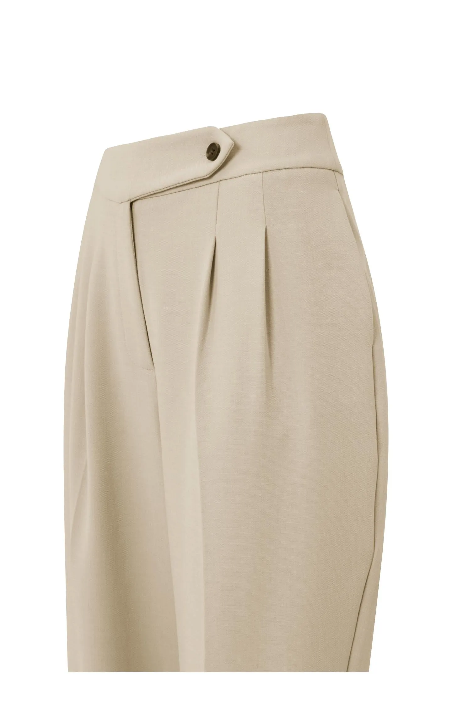 High waist trousers with pleated details and side pockets